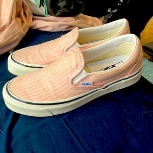 Pink old skool vans